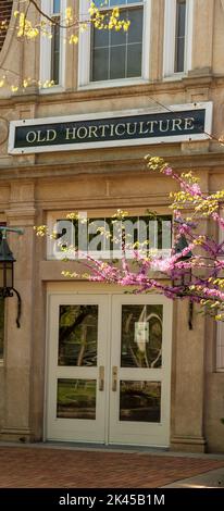 East Lansing MI - 14. Mai 2022: Eingang zum alten Gartenbaugebäude an der MSU Stockfoto