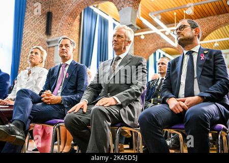 Innenministerin Annelies Verlinden, Premierminister Alexander De Croo, König Philippe - Filip von Belgien und Justizminister Vincent Van Quickenborne im Bild bei einem königlichen Besuch bei der DSU, Direktion der Sondereinheiten, der Bundespolizei, in Etterbeek, Brüssel, am Donnerstag, den 29. September 2022 in Brüssel. BELGA FOTO ERIC LALMAND Stockfoto