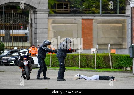 Die Abbildung zeigt eine Trainingsübung während eines königlichen Besuchs bei der DSU, Direktion der Sondereinheiten, der Bundespolizei, in Etterbeek, Brüssel, am Donnerstag, 29. September 2022 in Brüssel. BELGA FOTO ERIC LALMAND Stockfoto