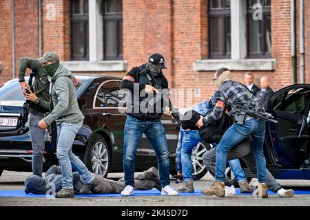 Die Abbildung zeigt eine Trainingsübung während eines königlichen Besuchs bei der DSU, Direktion der Sondereinheiten, der Bundespolizei, in Etterbeek, Brüssel, am Donnerstag, 29. September 2022 in Brüssel. BELGA FOTO ERIC LALMAND Stockfoto