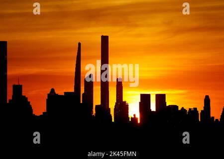 Spektakulärer Sonnenuntergang in Manhattan, New York, USA, Stockfoto