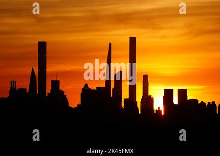 Spektakulärer Sonnenuntergang in Manhattan, New York, USA, Stockfoto