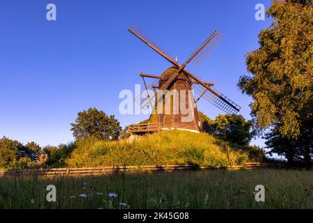 Karrebæk Mølle (Mühle Karrebaek) bei Sonnenuntergang, Karrebæksminde, Dänemark Stockfoto