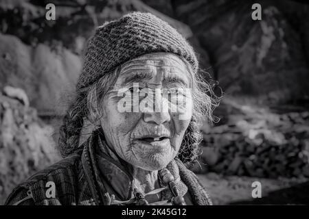 Ältere Frau, Photoksar, Ladakh, Indien Stockfoto