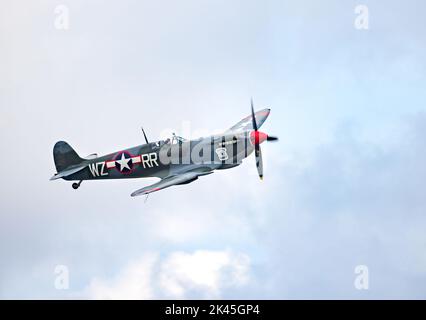 Vintage-Flugzeug; Spitfire Mk XVI in amerikanischen Farben, WW2 Kampfflugzeug, Imperial war Museum Duxford Airshow, Großbritannien Stockfoto