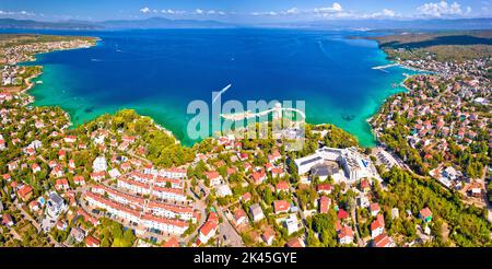 Luftpanorama der Bucht von Malinska auf der Insel Krk, Sommerziel in der Kvarner Bucht von Kroatien Stockfoto