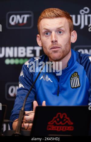 Charleroi, Belgien, 30/09/2022, Charlerois Cheftrainer Edward ist noch während der wöchentlichen Pressekonferenz des belgischen Fußballteams Sporting Charleroi am Freitag, den 30. September 2022 in Charleroi abgebildet, um das nächste Spiel im nationalen Wettbewerb zu besprechen. BELGA FOTO BRUNO FAHY Stockfoto