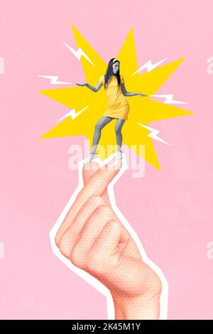 Kreative Poster Collage von aktiven Vintage-Kleid schöne Frau tanzen Spaß haben genießen Retro-Party Disco Hand zeigen koreanische Liebe Geste Stockfoto