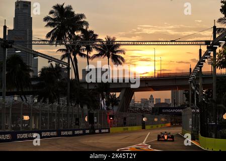 Singapur, 30/09/2022, Daniel Ricciardo (AUS) McLaren MCL36. Großer Preis von Singapur, Freitag, 30.. September 2022. Marina Bay Street Circuit, Singapur. Quelle: James Moy/Alamy Live News Stockfoto