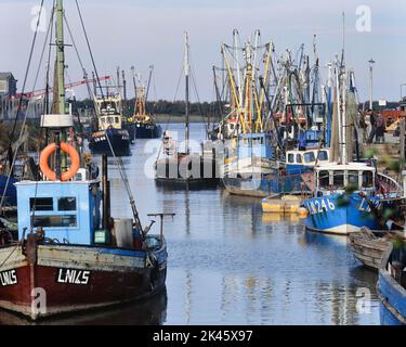 Die Fisher-Flotte im Hafen. King’s Lynn. Norfolk, England. VEREINIGTES KÖNIGREICH. Ca. 1990 Stockfoto