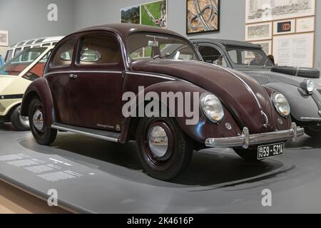 BILBAO, SPANIEN-10. SEPTEMBER 2022: 1951 Volkswagen Typ 1 Käfer (Kafer, Bug, 1303) Stockfoto