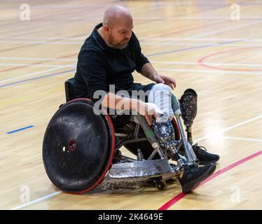 Brentwood Essex 30.. September 2022 der Limbless Associatoin Wheelchair Rugby and Cricket Experience Day (gesponsert von BBK), der im Brentwood Center, Brentwood Essex, stattfand, gab denjenigen, die unter Extremitätenverlust leiden, die Möglichkeit, Rollstuhlrugby und RollstuhlCricket auszuprobieren sowie sich mit Menschen mit ähnlichen Behinderungen zu treffen Kredit: Ian Davidson/Alamy Live News Stockfoto