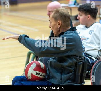 Brentwood Essex 30.. September 2022 der Limbless Associatoin Wheelchair Rugby and Cricket Experience Day (gesponsert von BBK), der im Brentwood Center, Brentwood Essex, stattfand, gab denjenigen, die unter Extremitätenverlust leiden, die Möglichkeit, Rollstuhlrugby und RollstuhlCricket auszuprobieren sowie sich mit Menschen mit ähnlichen Behinderungen zu treffen Kredit: Ian Davidson/Alamy Live News Stockfoto