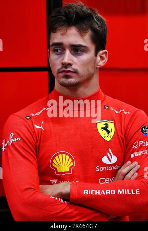 Singapur. 30. September 2022. Charles Leclerc (MON) Ferrari. 30.09.2022. Formel 1 Weltmeisterschaft, Rd 17, Großer Preis Von Singapur, Marina Bay Street Circuit, Singapur, Trainingstag. Der Bildnachweis sollte lauten: XPB/Alamy Live News. Quelle: XPB Images Ltd/Alamy Live News Stockfoto