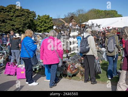 Besucher, die den Tag im Autumn Show Three Counties Showground, Great Malvern, Großbritannien, genießen Stockfoto