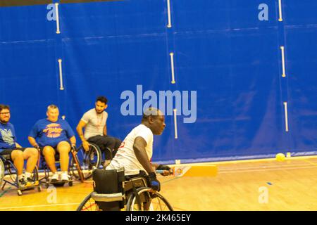 Brentwood Essex 30.. September 2022 der Limbless Associatoin Wheelchair Rugby and Cricket Experience Day (gesponsert von BBK), der im Brentwood Center, Brentwood Essex, stattfand, gab denjenigen, die unter Extremitätenverlust leiden, die Möglichkeit, Rollstuhlrugby und RollstuhlCricket auszuprobieren sowie sich mit Menschen mit ähnlichen Behinderungen zu treffen Kredit: Ian Davidson/Alamy Live News Stockfoto