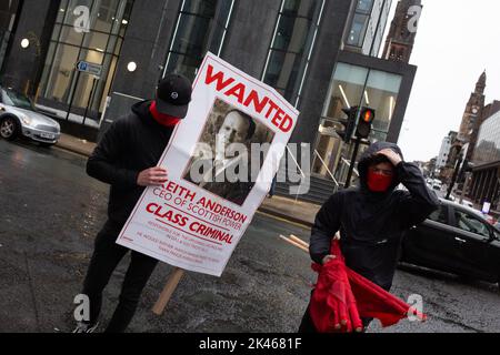 Glasgow, Schottland, 30. September 2022. Genug ist genug Demonstration, gegen die Gier der Unternehmen und die steigenden Energiepreise der privaten Haushalte, außerhalb des Hauptquartiers von Scottish Power, in Glasgow, Schottland, 30. September 2022. Foto: Jeremy Sutton-Hibbert/Alamy Live News. Stockfoto