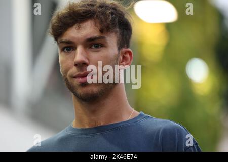 Singapur, Singapur. 29. September 2022. SINGAPUR, Singapur Street Circuit, 29. 2022. September: #10, Pierre GASLY, FRA, Scuderia Alpha Tauri, während des GP Formel 1 in SINGAPUR 2022 auf dem Straßenkurs von Singapur, Formel 1 Grand Prix in Singapur, - Honorarhaftbar Bild - Bildnachweis: © Jun QIAN/ATPimages (QIAN Jun/ATP/SPP) Kredit: SPP Sport Pressefoto. /Alamy Live News Stockfoto