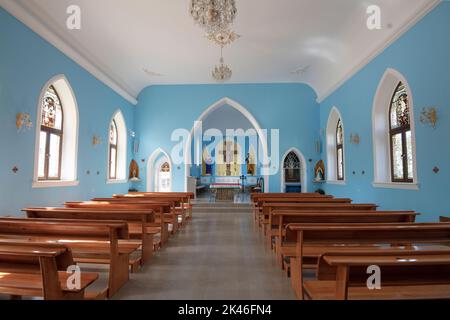SAMARKAND, USBEKISTAN - 14. SEPTEMBER 2022: Innenraum der römisch-katholischen Kirche St. Johannes der Täufer Stockfoto