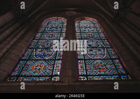 Buntglasfenster in der Kathedrale Notre-Dame-de-Saint-Omer Stockfoto