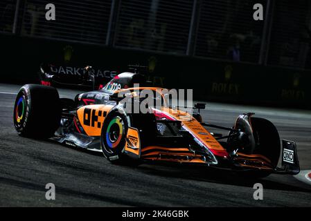 Daniel Ricciardo (AUS) McLaren MCL36. Großer Preis von Singapur, Freitag, 30.. September 2022. Marina Bay Street Circuit, Singapur. Quelle: James Moy/Alamy Live News Stockfoto
