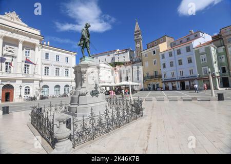 Piran: Zentraler Platz und Rathaus von Tartini, mit Giuseppe Tartini-Statue, Slowenien Stockfoto