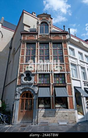 Historisches Juweliergeschäft De Witte im Jahr 17 Petite Rue au Beurre (neben der St.-Nikolaus-Kirche), Brüssel, Belgien Stockfoto