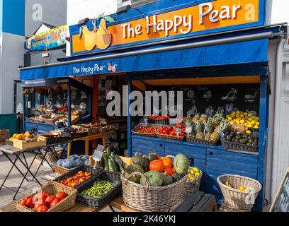 Greystones, Irland - 18. August 2022: Blick auf das berühmte Bio-Lebensmittelgeschäft und Restaurant Happy Pear in Greystones Stockfoto