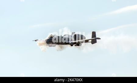 Bruneau, Idaho, USA. 8. September 2022. Ein A-10 Thunderbolt II, vom Idaho National Guards 124. Fighter Wing, führt während des Hawgsmoke 2022 Schießerei-Wettkampfes auf der Saylor Creek Bombing Range, südlich von Mountain Home, Idaho, am 8. September 2022, einen Straffungslauf durch. Der Wettbewerb geht auf sein Erbe zurück bis 1949 und den GunSmoke-Schützenwettbewerb. Quelle: U.S. National Guard/ZUMA Press Wire Service/ZUMAPRESS.com/Alamy Live News Stockfoto