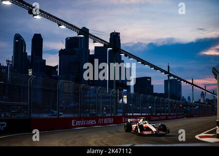 Singapur. 30. September 2022. 47 SCHUMACHER Mick (ger), Haas F1 Team VF-22 Ferrari, Aktion während des Formel 1 Singapore Airlines Grand Prix von Singapur 2022, 17. Lauf der FIA Formel 1 Weltmeisterschaft 2022 vom 30. September bis 02. Oktober 2022 auf dem Marina Bay Street Circuit, In Singapur - Photo Florent Gooden / DPPI Credit: DPPI Media/Alamy Live News Stockfoto