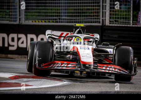 Marina Bay, Singapur, 30.. Sep 2022, Mick Schumacher, aus Deutschland, tritt für Haas F1 an. Training, Runde 17 der Formel-1-Meisterschaft 2022. Kredit: Michael Potts/Alamy Live Nachrichten Stockfoto