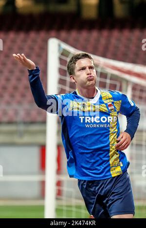 Niederlande. 30. September 2022. MAASTRICHT, NIEDERLANDE - 30. SEPTEMBER: Nick Doodeman von Willem II feiert sein Tor während des niederländischen Keukenkampioendivisie-Spiels zwischen MVV und Willem II am 30. September 2022 im Stadion de Geusselt in Maastricht, Niederlande (Foto: Geert van Erven/Orange Picics) Credit: Orange Pics BV/Alamy Live News Stockfoto