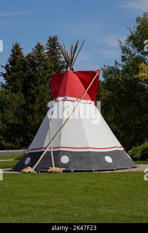 CODY, WYOMING - 19. September 2022: Tipi im Buffalo Bill Center des West Museums in Cody, Wyoming Stockfoto