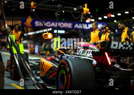 Singapur. 30. September 2022. 03 RICCIARDO Daniel (aus), McLaren F1 Team MCL36, Aktion während des Formel 1 Singapore Airlines Grand Prix von Singapur 2022, 17. Lauf der FIA Formel 1 Weltmeisterschaft 2022 vom 30. September bis 02. Oktober 2022 auf dem Marina Bay Street Circuit, in Singapur - Foto: Florent Gooden / Dppi/DPPI/LiveMedia Credit: Independent Photo Agency/Alamy Live News Stockfoto