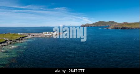 Eine Luftaufnahme des historischen Valentia Island Lighthouse in der Grafschaft Kerry im Westen Irlands Stockfoto