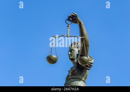 Lady Justice Brunnen am Romerberg in Frankfurt, Deutschland Stockfoto