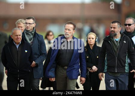 Oswiecim, Polen. 28. September 2022. Der Schauspieler Arnold Schwarzenegger besucht das Auschwitz-Birkenau Museum in Oswiecim. (Bild: © Vito Corleone/SOPA Images via ZUMA Press Wire) Stockfoto