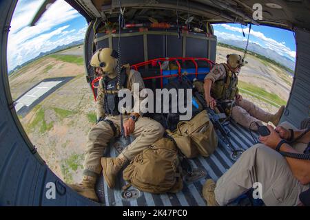 091714: Yuma, AZ - US-Zoll- und Grenzschutzpolizei, Piloten und Crew des US-Büros für Luft und Marine fliegen zur Tethered Aerostat Radar System (TARS)-Website.Fotografin: Donna Burton Stockfoto