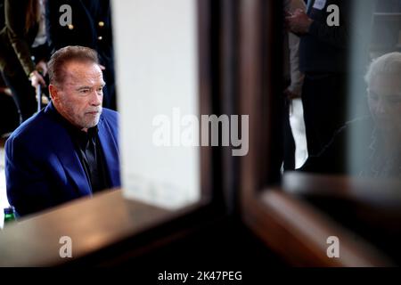 Oswiecim, Polen. 28. September 2022. Schauspieler Arnold Schwarzenegger besuchte das Auschwitz-Birkenau Museum in Oswiecim. (Bild: © Vito Corleone/SOPA Images via ZUMA Press Wire) Stockfoto