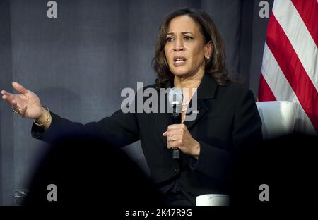 Washington DC, USA. 30. September 2022. Vizepräsidentin Kamala Harris nimmt am Freitag, den 30. September 2022, am Women's Leadership Forum des Demokratischen Nationalkomitees in Washington DC Teil. Foto von Leigh Vogel/UPI Credit: UPI/Alamy Live News Stockfoto