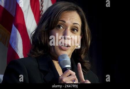 Washington DC, USA. 30. September 2022. Vizepräsidentin Kamala Harris nimmt am Freitag, den 30. September 2022, am Women's Leadership Forum des Demokratischen Nationalkomitees in Washington DC Teil. Foto von Leigh Vogel/UPI Credit: UPI/Alamy Live News Stockfoto