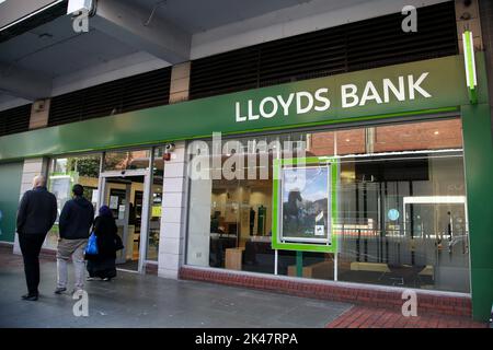 London, Großbritannien. 30. September 2022. Außenansicht der Lloyds Bank. (Bild: © Dinendra Haria/SOPA Images via ZUMA Press Wire) Quelle: ZUMA Press, Inc./Alamy Live News Stockfoto