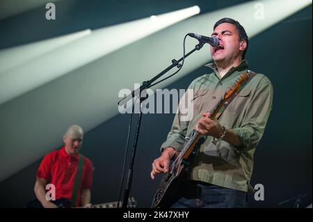 Manchester, Großbritannien. 230. September 2022 . Richard Archer, Steve Kemp, Kai Stephens, Ross Phillips von der Band Hard-Fi spielen ihre erste Show seit 8 Jahren im Rahmen der Neighborhood Festival Launch Party in der New Century Hall, Manchester, am Freitag, den 30.. September. Manchester. 2022-09-30. Kredit: Gary Mather/Alamy Live Nachrichten Stockfoto