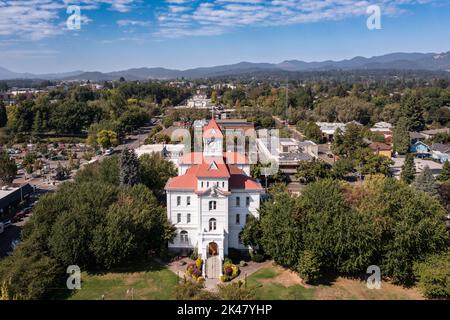 Das Benton County Courthouse in der Innenstadt von Corvallis, Oregon Stockfoto