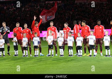 MÜNCHEN, Deutschland. , . #1, Manuel Neuer, #2, Dayot Upamecano, #4, Matthijs De Ligt, #5, Benjamin Pavard, #6, Joshua Kimmich, #8, Leon GORETZKA, #10, Leroy SANE, #17, Sadio Mané, #19, Alphonso DAVIES, #25, Thomas MUELLER, Müller, #42, Jamal Musiala, beim Bundesliga-Fußballspiel zwischen dem FC Bayern München und Bayer 04 Leverkusen in der Allianz Arena in München am 30. September 2022, Deutschland. DFL, Fussball, 4:0 (Foto und Copyright @ ATP images/Arthur THILL (THILL Arthur/ATP/SPP) Quelle: SPP Sport Press Foto. /Alamy Live News Stockfoto