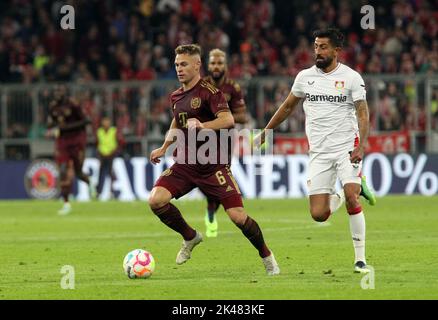 MÜNCHEN, Deutschland. , . #6, Joshua Kimmich gegen #10 Kerem DEMIRBAY beim Bundesliga-Fußballspiel zwischen dem FC Bayern München und Bayer 04 Leverkusen am 30 in der Allianz Arena in München. September 2022, Deutschland. DFL, Fussball, 4:0 (Foto und Copyright @ ATP images/Arthur THILL (THILL Arthur/ATP/SPP) Quelle: SPP Sport Press Foto. /Alamy Live News Stockfoto