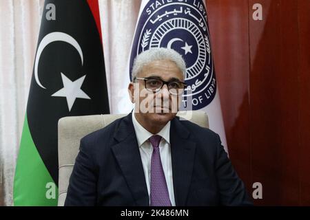 Sirte, Libyen. 30. September 2022. Der designierte Premierminister des Repräsentantenhauses (Hor), Fathi Bashagha, wurde am Sitz seiner Regierung in der zentralen Stadt Sirte gesehen, nachdem seine Regierung bei ihren Versuchen, von Tripolis aus zu arbeiten, gescheitert war, weil „sie kein Blut vergießen oder keine Spaltung entzünden wollte“. (Foto von Islam Alatrash/SOPA Images/Sipa USA) Quelle: SIPA USA/Alamy Live News Stockfoto