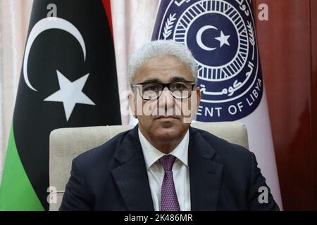 Sirte, Libyen. 30. September 2022. Der designierte Premierminister des Repräsentantenhauses (Hor), Fathi Bashagha, wurde am Sitz seiner Regierung in der zentralen Stadt Sirte gesehen, nachdem seine Regierung bei ihren Versuchen, von Tripolis aus zu arbeiten, gescheitert war, weil „sie kein Blut vergießen oder keine Spaltung entzünden wollte“. (Foto von Islam Alatrash/SOPA Images/Sipa USA) Quelle: SIPA USA/Alamy Live News Stockfoto