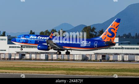 Richmond, British Columbia, Kanada. 30. September 2022. Ein Boeing 737-800-Jetliner (N809SY) von Sun Country Airlines landet auf dem internationalen Flughafen Vancouver. (Bild: © Bayne Stanley/ZUMA Press Wire) Bild: ZUMA Press, Inc./Alamy Live News Stockfoto