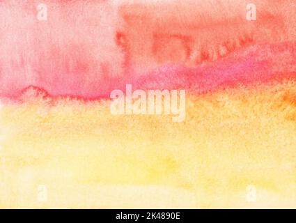 Aquarell hellgelb, orange und rosa Hintergrund. Farbenfrohe Aquarelle, heller, weicher Hintergrund, Flecken auf Papier. Stockfoto